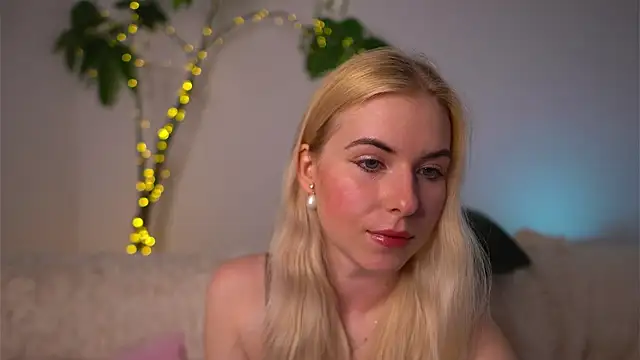 lorrie love story online show from 04/10/26, 01:51