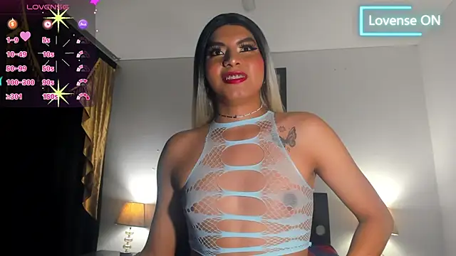 Snapshot of catalina_santana23 chatting on 09/22/25, 12:33 catalina santana23 online show from 09/22/25, 12:33
