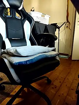 Snapshot of OdinWolf1990 chatting on 02/24/26, 08:10 OdinWolf1990 online show from 02/24/26, 08:10