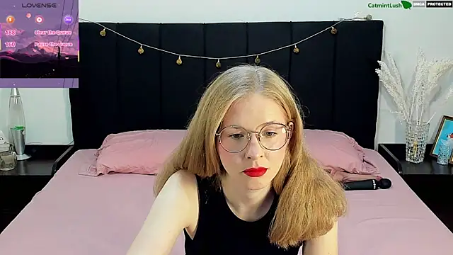 Snapshot of CatmintLush chatting on 06/17/26, 11:36 CatmintLush online show from 06/17/26, 11:36