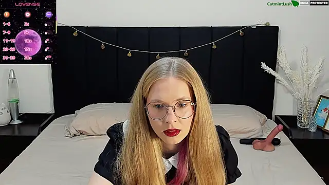 Snapshot of CatmintLush chatting on 07/02/26, 11:44 CatmintLush online show from 07/02/26, 11:44