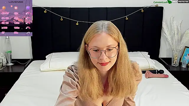 Snapshot of CatmintLush chatting on 06/21/26, 11:43 CatmintLush online show from 06/21/26, 11:43