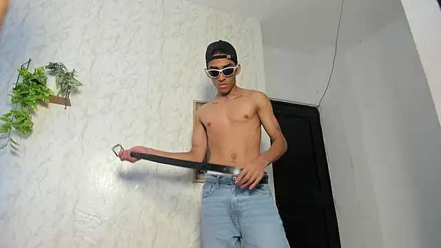 Snapshot of jony_honey chatting on 05/31/26, 12:00 jony honey online show from 05/31/26, 12:00