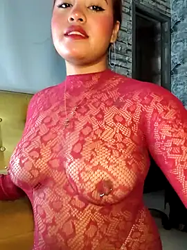 Estrella05  online show from 11/19/25, 05:18