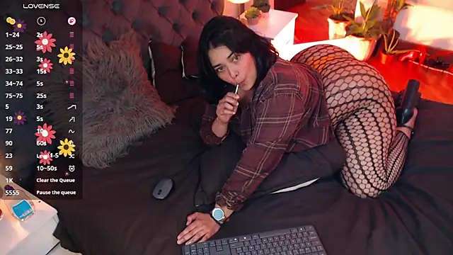 VictoriaMontero30000 online show from 05/10/26, 12:36