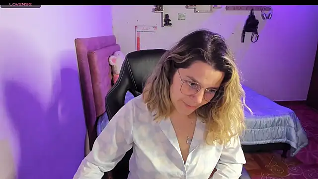 Sabrina Hall  online show from 09/09/25, 02:32
