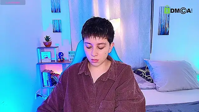 Snapshot of aron_wi chatting on 10/11/25, 03:40 aron wi online show from 10/11/25, 03:40