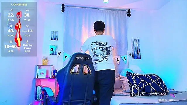 Snapshot of aron_wi chatting on 09/25/25, 10:05 aron wi online show from 09/25/25, 10:05