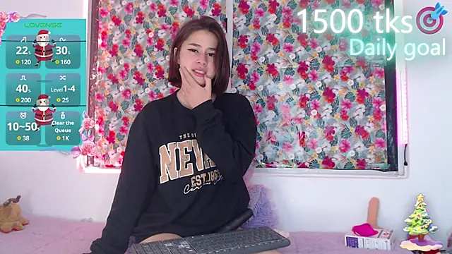 Snapshot of -Gwen- chatting on 12/17/24, 04:01 -Gwen- online show from 12/17/24, 04:01