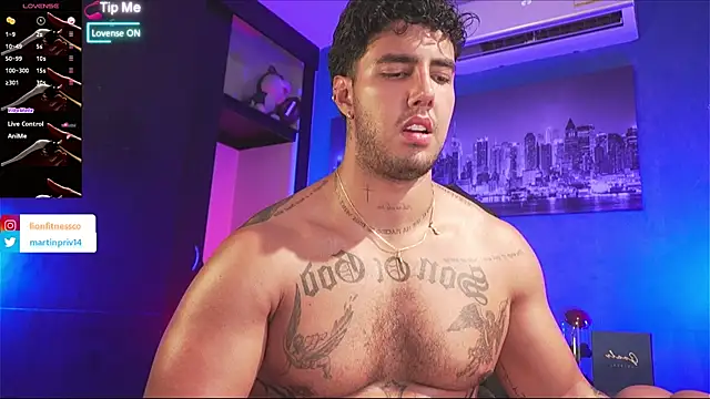 Snapshot of JACOB_MARTINS chatting on 12/17/25, 07:52 JACOB MARTINS online show from 12/17/25, 07:52