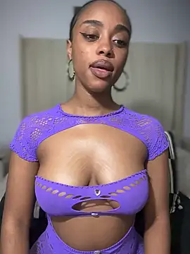 Snapshot of BhadBhad_Kitty chatting on 12/05/25, 07:29 BhadBhad Kitty online show from 12/05/25, 07:29