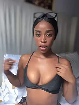 Snapshot of BhadBhad_Kitty chatting on 03/20/25, 07:47 BhadBhad Kitty online show from 03/20/25, 07:47