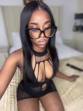 Snapshot of BhadBhad_Kitty chatting on 03/11/25, 07:36 BhadBhad Kitty online show from 03/11/25, 07:36