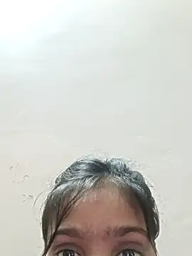 Snapshot of Riyu_05 chatting on 02/15/25, 10:44 Riyu 05 online show from 02/15/25, 10:44