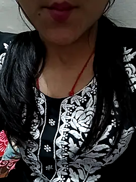 Snapshot of Riyu_05 chatting on 03/11/25, 09:45 Riyu 05 online show from 03/11/25, 09:45