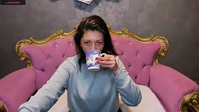 Snapshot of DivinSandra chatting on 05/05/26, 06:05 DivinSandra online show from 05/05/26, 06:05