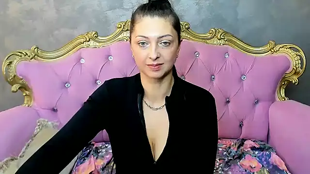 DivinSandra online show from 02/22/25, 10:51