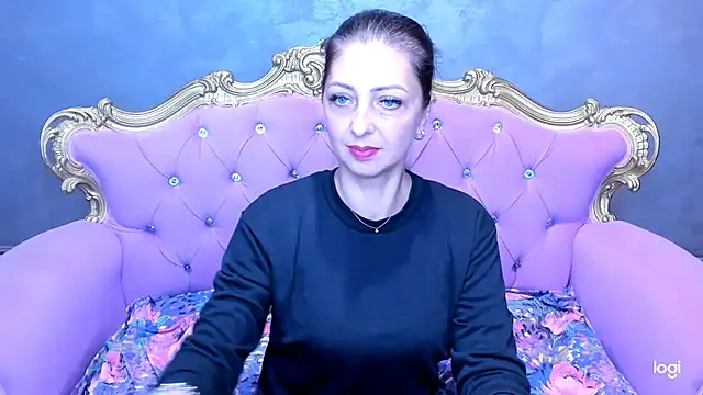 DivinSandra online show from 10/13/25, 04:58