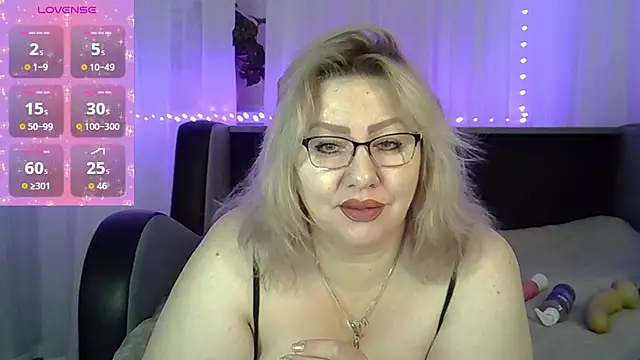 Snapshot of AngelinaGlam chatting on 09/28/25, 06:04 AngelinaGlam online show from 09/28/25, 06:04