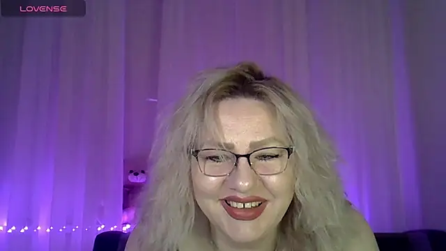 AngelinaGlam online show from 05/17/26, 04:29
