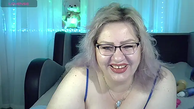 Snapshot of AngelinaGlam chatting on 09/20/25, 06:46 AngelinaGlam online show from 09/20/25, 06:46
