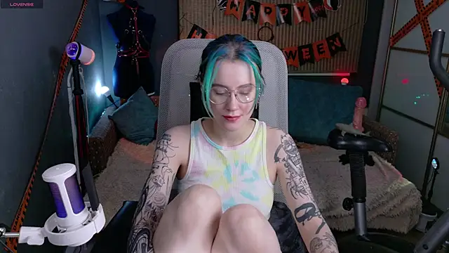 Snapshot of Cumpotik_Eve chatting on 12/19/25, 02:37 Cumpotik Eve online show from 12/19/25, 02:37