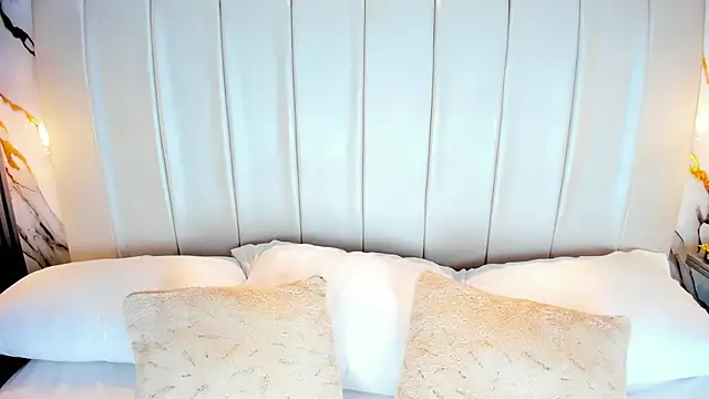 AvyMilton online show from 10/10/25, 11:44