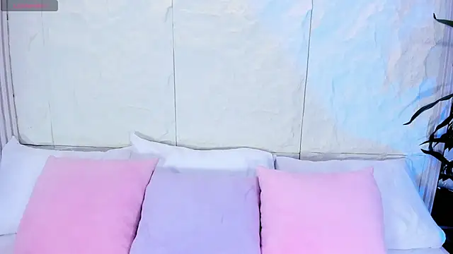 AvyMilton online show from 11/10/25, 11:48