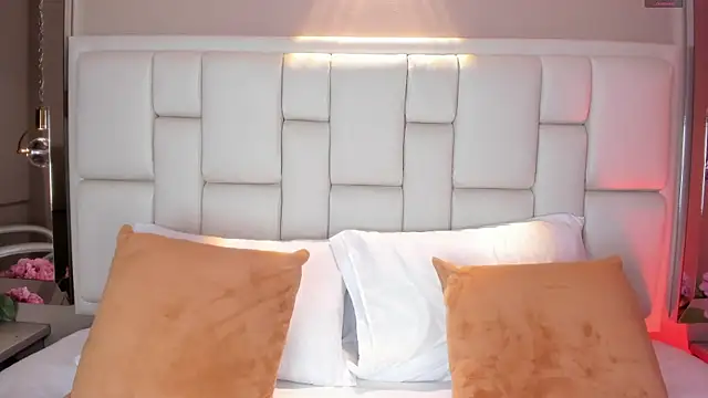 AvyMilton online show from 12/15/25, 11:38