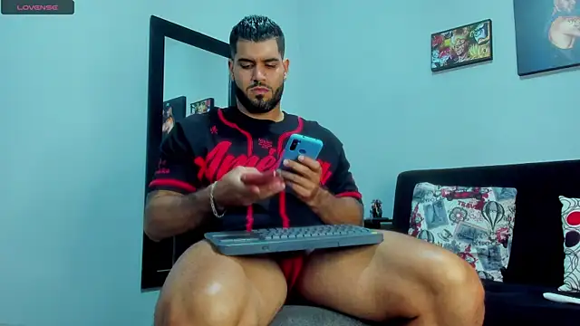 Snapshot of SamirHazard97 chatting on 03/15/25, 11:39 SamirHazard97 online show from 03/15/25, 11:39