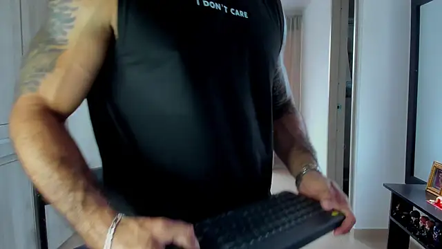 SamirHazard97 online show from 12/18/25, 09:18