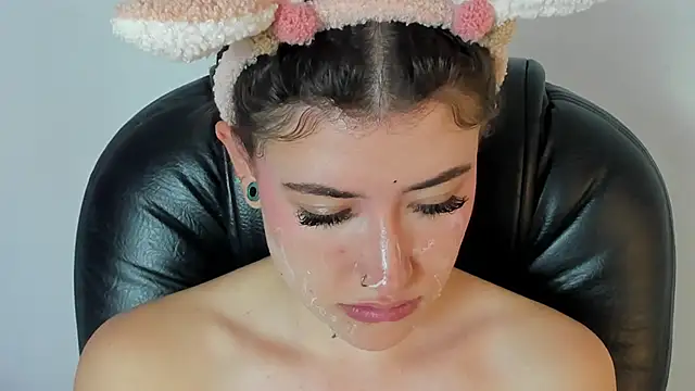 melody suarez online show from 03/17/25, 02:19