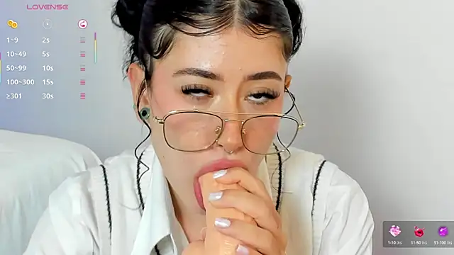 melody suarez online show from 03/08/25, 11:07