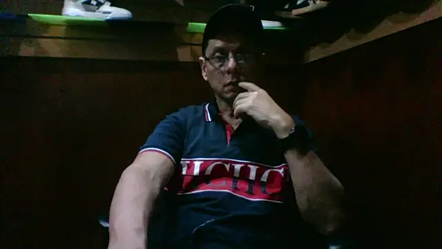 Snapshot of MarcusKelvin chatting on 09/14/25, 01:44 MarcusKelvin online show from 09/14/25, 01:44