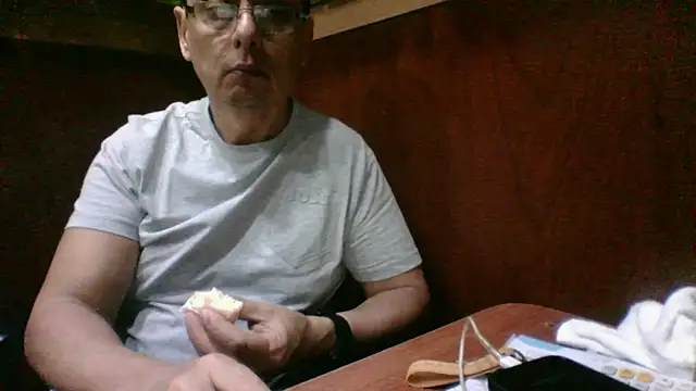 Snapshot of MarcusKelvin chatting on 11/14/25, 01:59 MarcusKelvin online show from 11/14/25, 01:59
