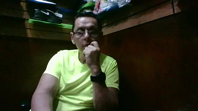 Snapshot of MarcusKelvin chatting on 10/31/25, 01:41 MarcusKelvin online show from 10/31/25, 01:41