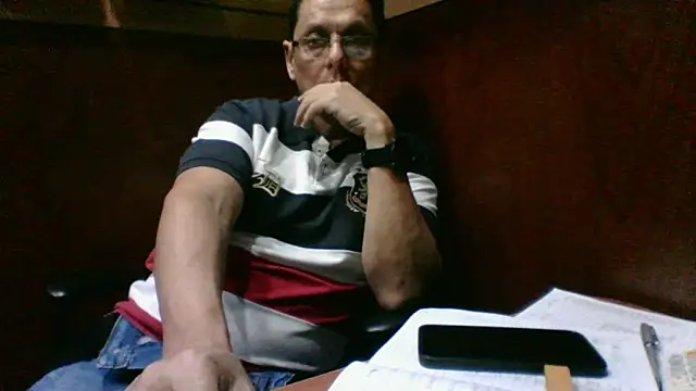 Snapshot of MarcusKelvin chatting on 11/03/25, 02:42 MarcusKelvin online show from 11/03/25, 02:42
