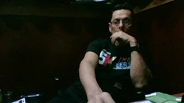 Snapshot of MarcusKelvin chatting on 10/21/25, 12:48 MarcusKelvin online show from 10/21/25, 12:48