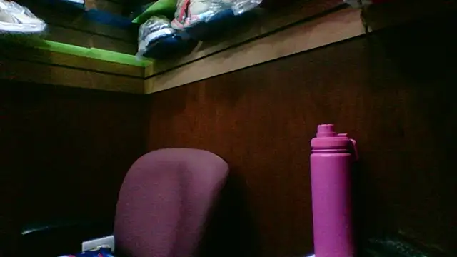 Snapshot of MarcusKelvin chatting on 10/29/25, 01:43 MarcusKelvin online show from 10/29/25, 01:43