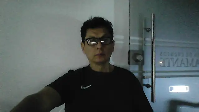 Snapshot of MarcusKelvin chatting on 05/15/26, 05:27 MarcusKelvin online show from 05/15/26, 05:27