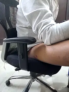 divyansh hyderabadi online show from 12/15/25, 05:08