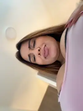 Snapshot of valeria2019hot chatting on 04/18/26, 04:31 valeria2019hot online show from 04/18/26, 04:31