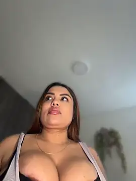 Snapshot of valeria2019hot chatting on 05/28/26, 11:38 valeria2019hot online show from 05/28/26, 11:38