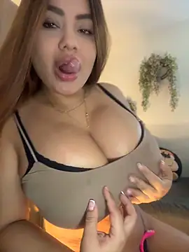 Snapshot of valeria2019hot chatting on 05/05/26, 03:15 valeria2019hot online show from 05/05/26, 03:15