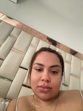 Snapshot of valeria2019hot chatting on 04/10/26, 06:15 valeria2019hot online show from 04/10/26, 06:15