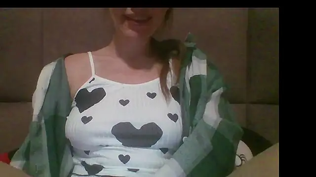 Snapshot of Sladkiegubki chatting on 10/15/25, 02:54 Sladkiegubki online show from 10/15/25, 02:54