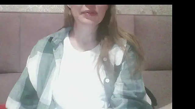 Snapshot of Sladkiegubki chatting on 10/02/25, 11:30 Sladkiegubki online show from 10/02/25, 11:30