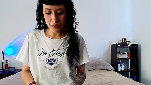 Snapshot of anika_lowen02 chatting on 03/05/25, 05:29 anika lowen02 online show from 03/05/25, 05:29