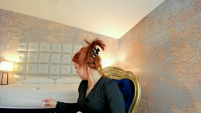 Snapshot of MelaniieRoux chatting on 05/18/26, 07:40 MelaniieRoux online show from 05/18/26, 07:40