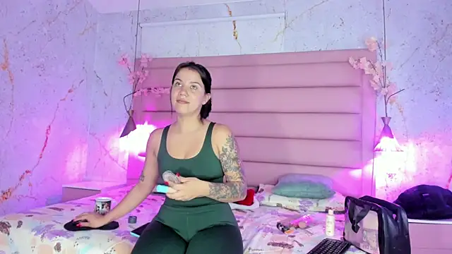 MelaniieRoux online show from 11/24/25, 07:36